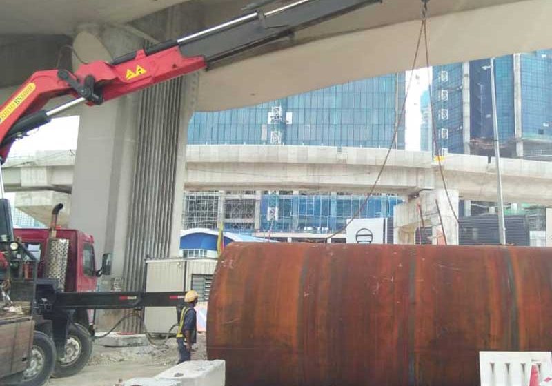 Unloading steel casing pipe for sewage repair